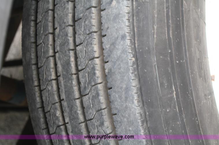 image for item B6670 1995 Ford L9000 AeroMax semi truck