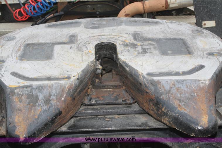 image for item B6670 1995 Ford L9000 AeroMax semi truck