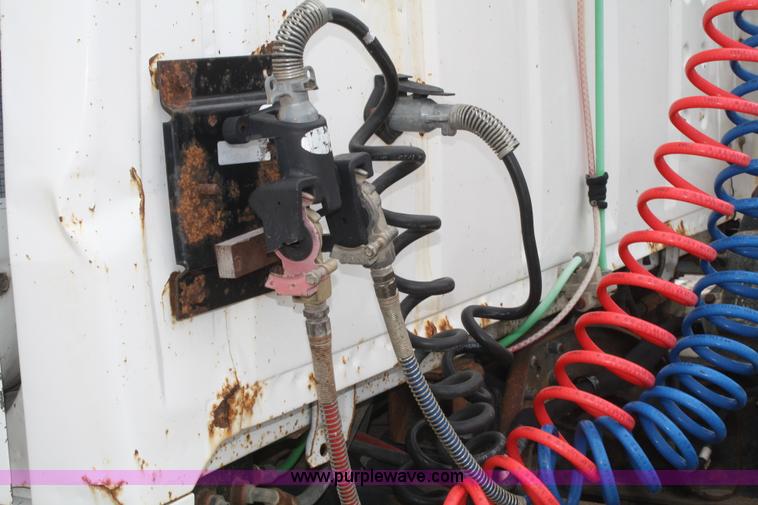 image for item B6670 1995 Ford L9000 AeroMax semi truck