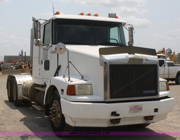 image for item B6671 1994 Volvo White GMC WIA semi truck
