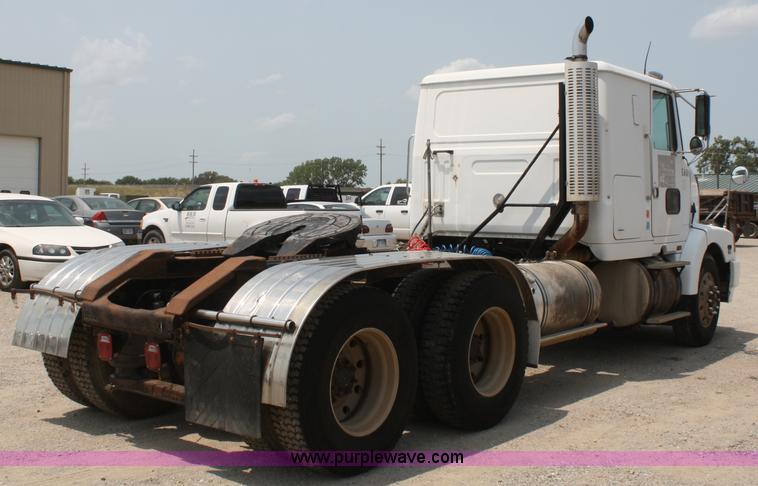 image for item B6671 1994 Volvo White GMC WIA semi truck