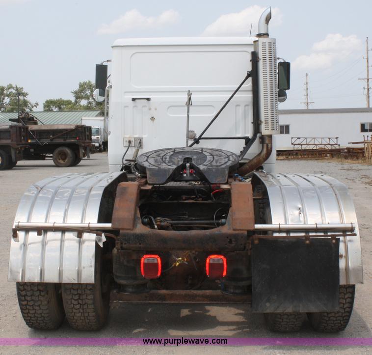 image for item B6671 1994 Volvo White GMC WIA semi truck