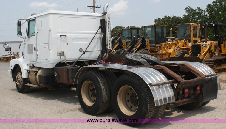 image for item B6671 1994 Volvo White GMC WIA semi truck