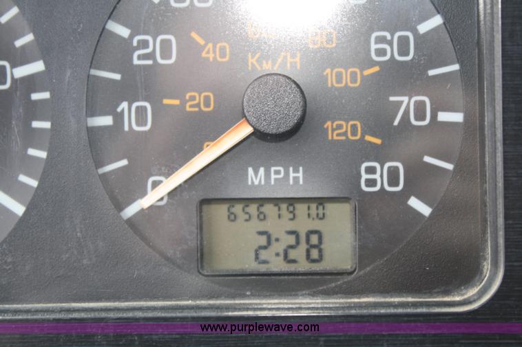 image for item B6671 1994 Volvo White GMC WIA semi truck