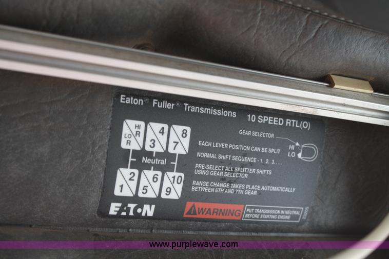 image for item B6671 1994 Volvo White GMC WIA semi truck