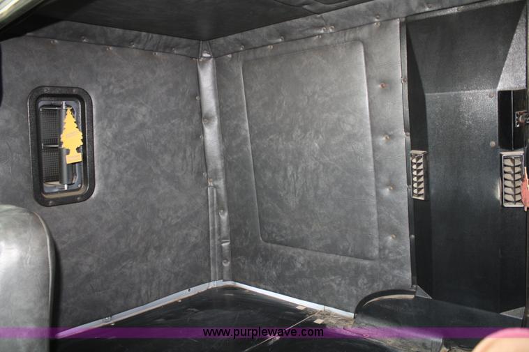 image for item B6671 1994 Volvo White GMC WIA semi truck