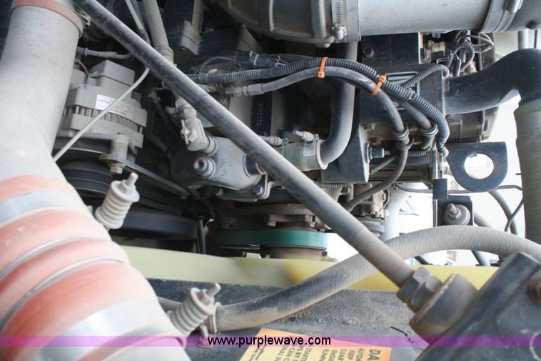 image for item B6671 1994 Volvo White GMC WIA semi truck