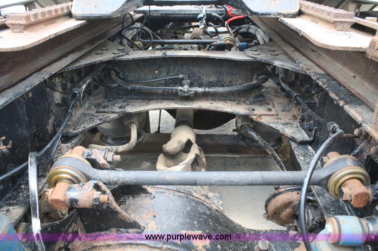 image for item B6671 1994 Volvo White GMC WIA semi truck