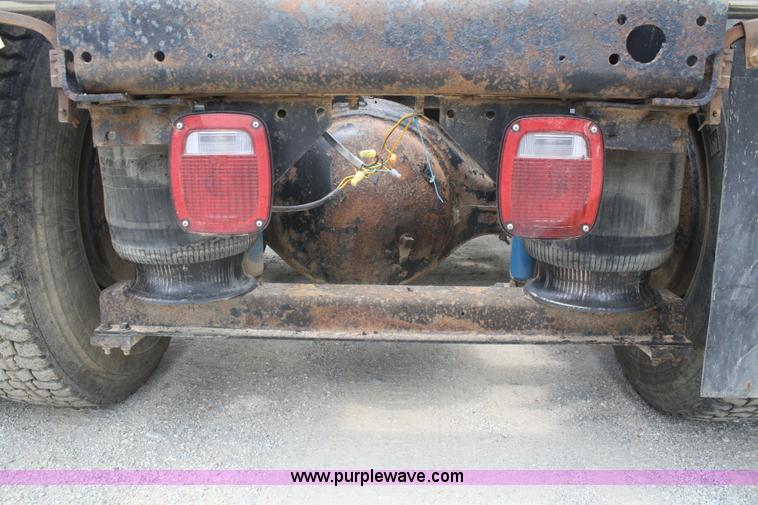 image for item B6671 1994 Volvo White GMC WIA semi truck