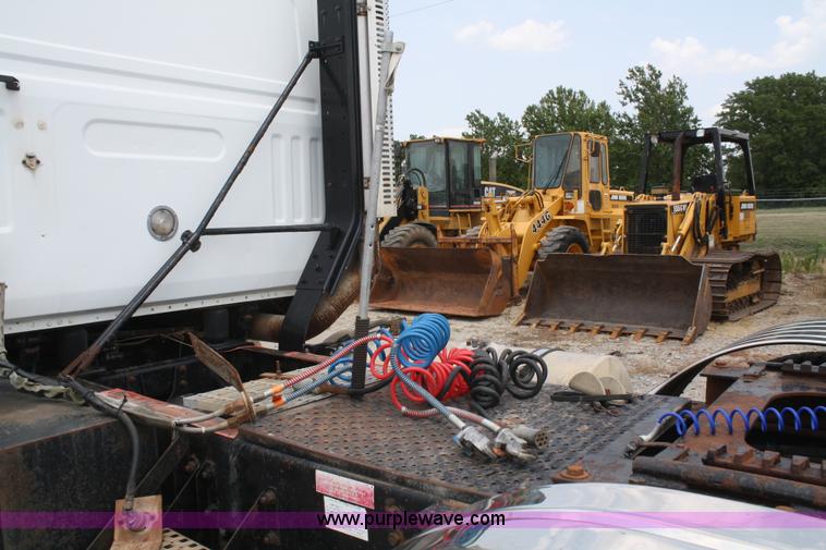 image for item B6671 1994 Volvo White GMC WIA semi truck