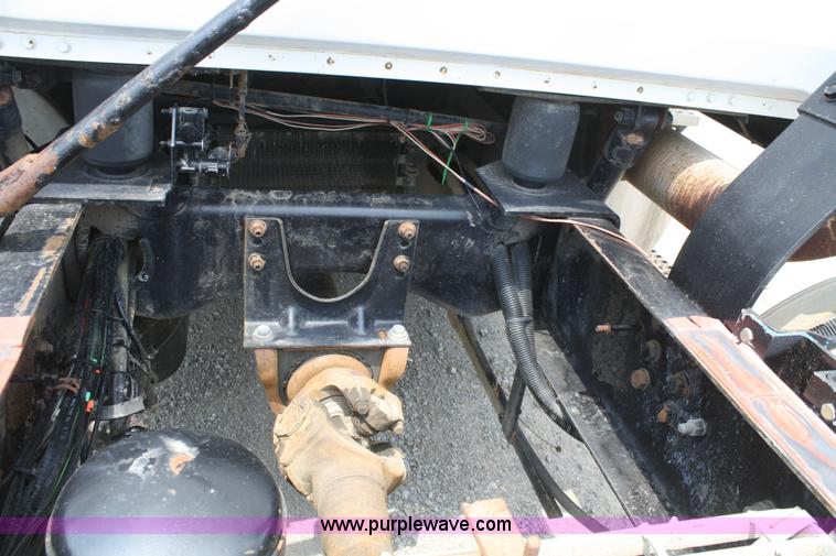 image for item B6671 1994 Volvo White GMC WIA semi truck