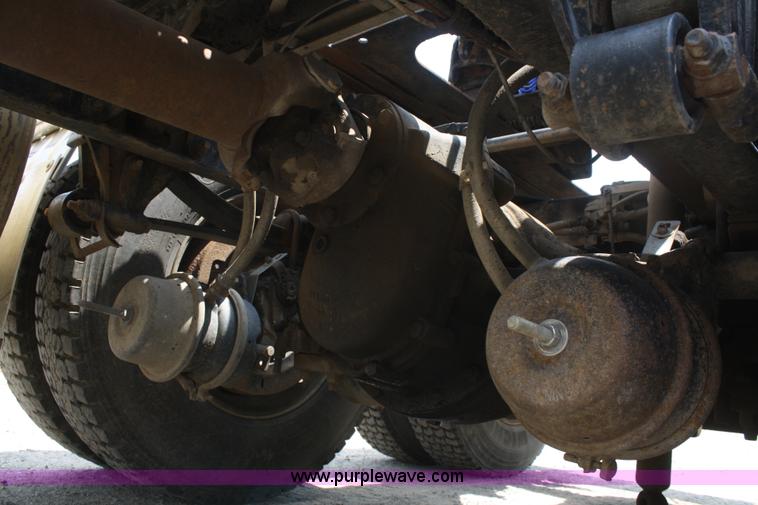 image for item B6671 1994 Volvo White GMC WIA semi truck