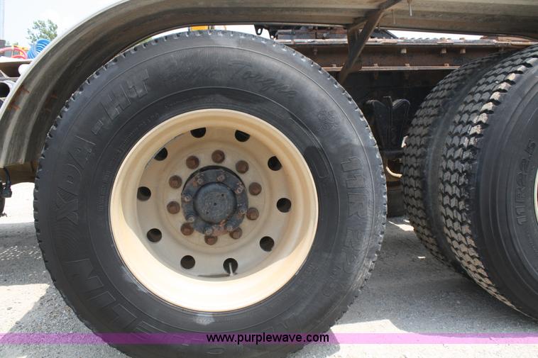 image for item B6671 1994 Volvo White GMC WIA semi truck