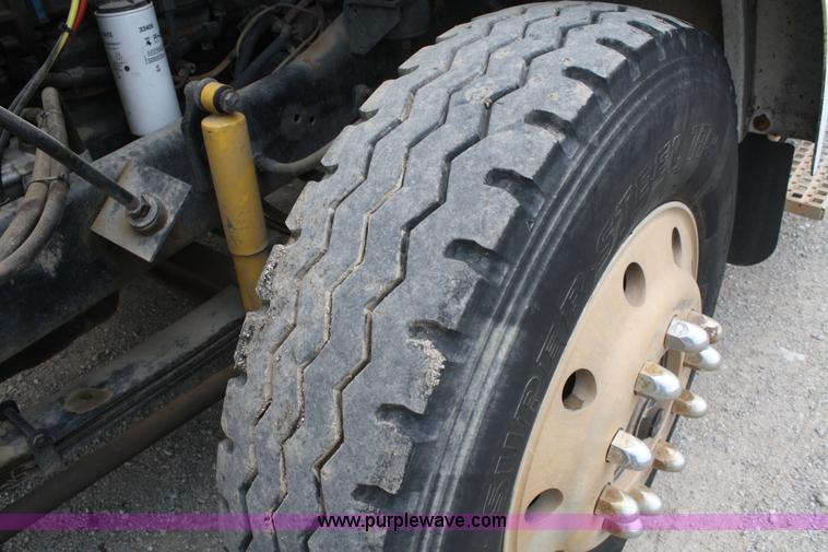 image for item B6671 1994 Volvo White GMC WIA semi truck