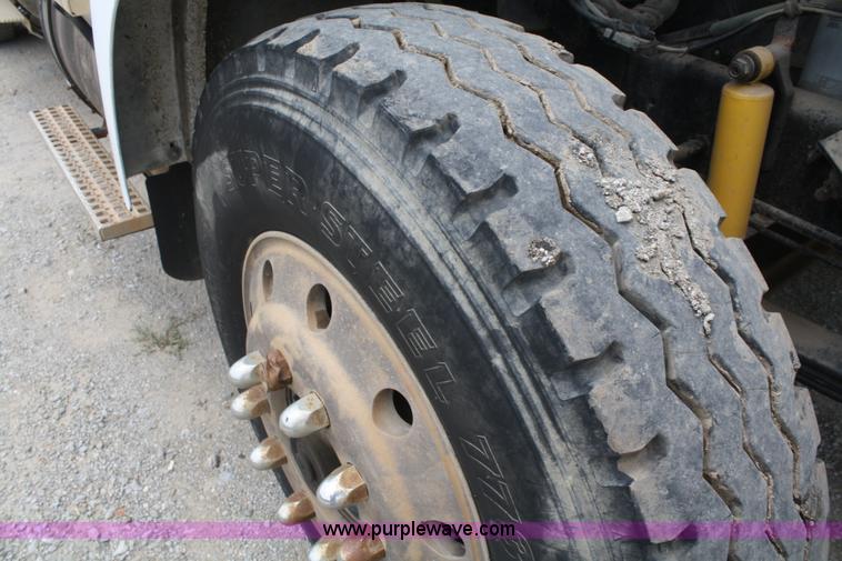 image for item B6671 1994 Volvo White GMC WIA semi truck