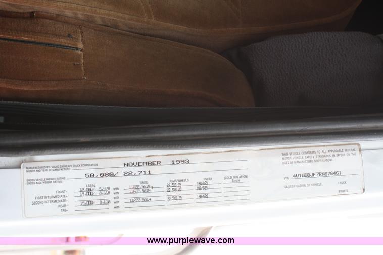 image for item B6671 1994 Volvo White GMC WIA semi truck