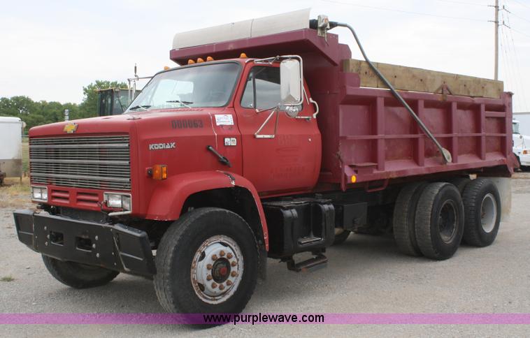 image for item B6672 1990 Chevrolet Kodiak dump truck