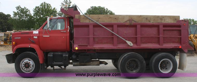 image for item B6672 1990 Chevrolet Kodiak dump truck