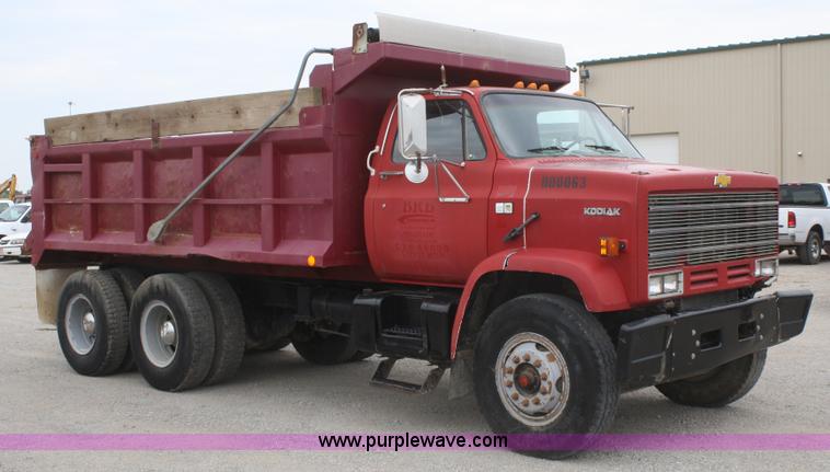 image for item B6672 1990 Chevrolet Kodiak dump truck