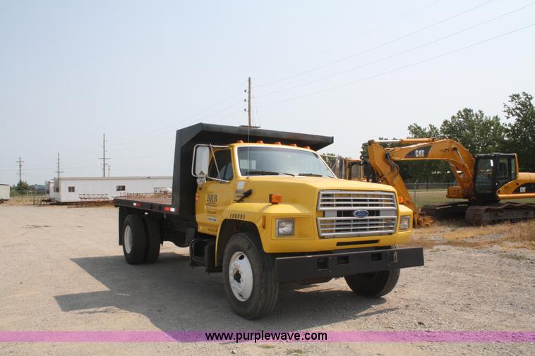 image for item B6673 1994 Ford F700 dump truck