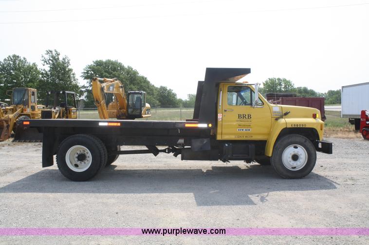 image for item B6673 1994 Ford F700 dump truck