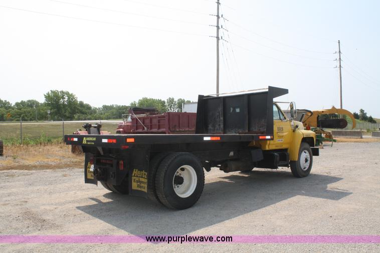 image for item B6673 1994 Ford F700 dump truck