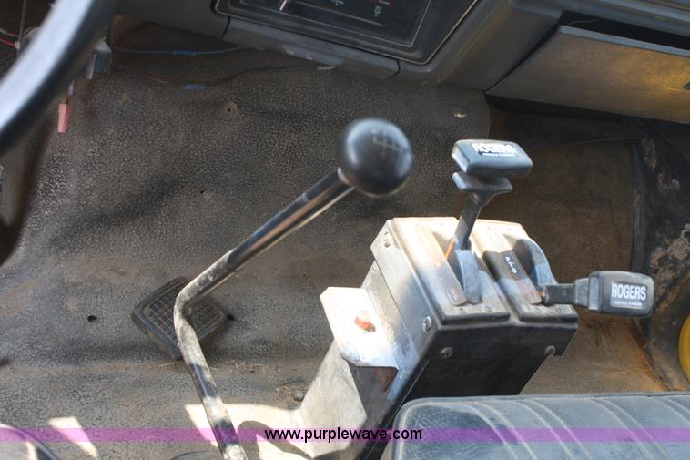 image for item B6673 1994 Ford F700 dump truck