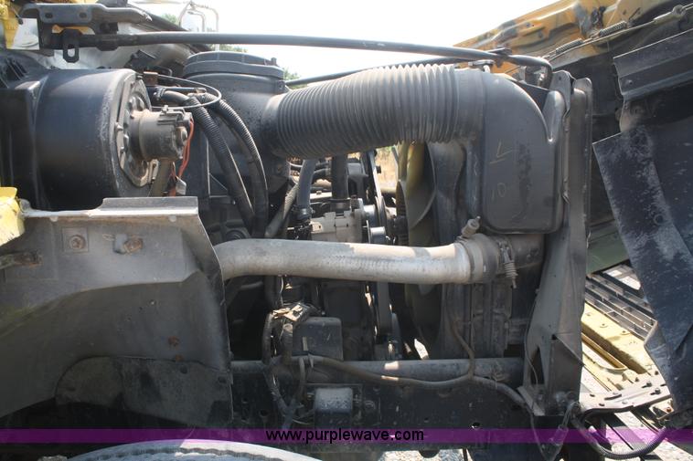 image for item B6673 1994 Ford F700 dump truck