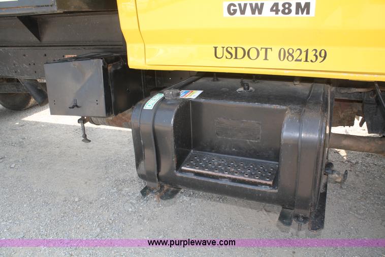 image for item B6673 1994 Ford F700 dump truck