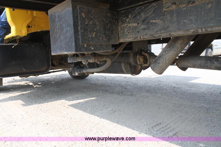 image for item B6673 1994 Ford F700 dump truck