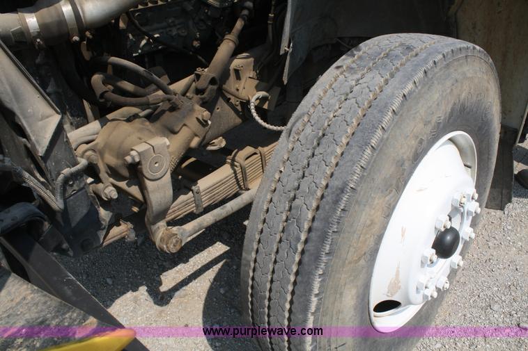 image for item B6673 1994 Ford F700 dump truck