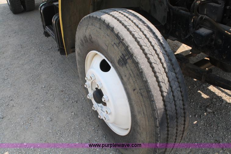 image for item B6673 1994 Ford F700 dump truck