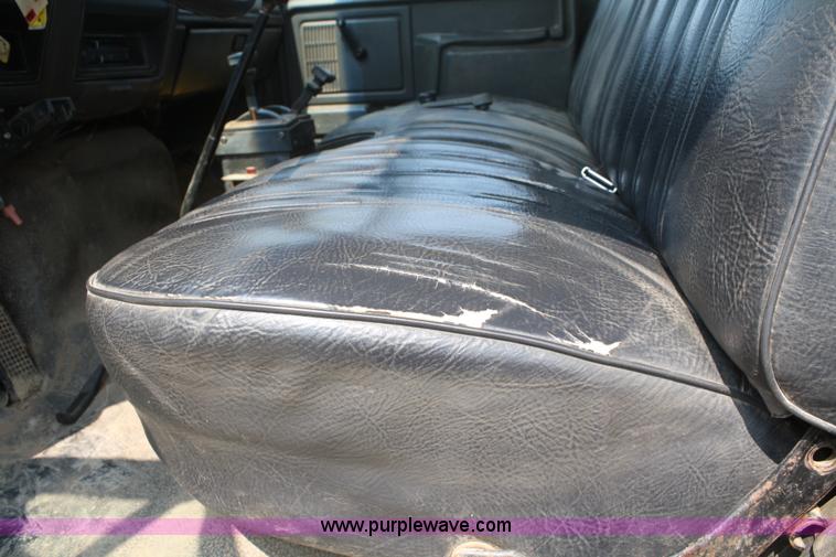 image for item B6673 1994 Ford F700 dump truck