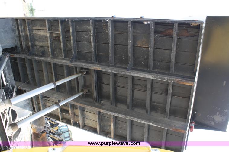 image for item B6673 1994 Ford F700 dump truck