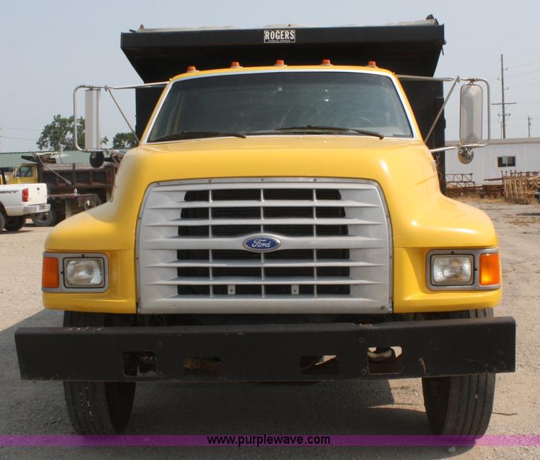 image for item B6674 1995 Ford F700 dump truck