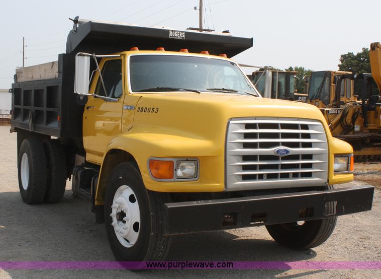 image for item B6674 1995 Ford F700 dump truck
