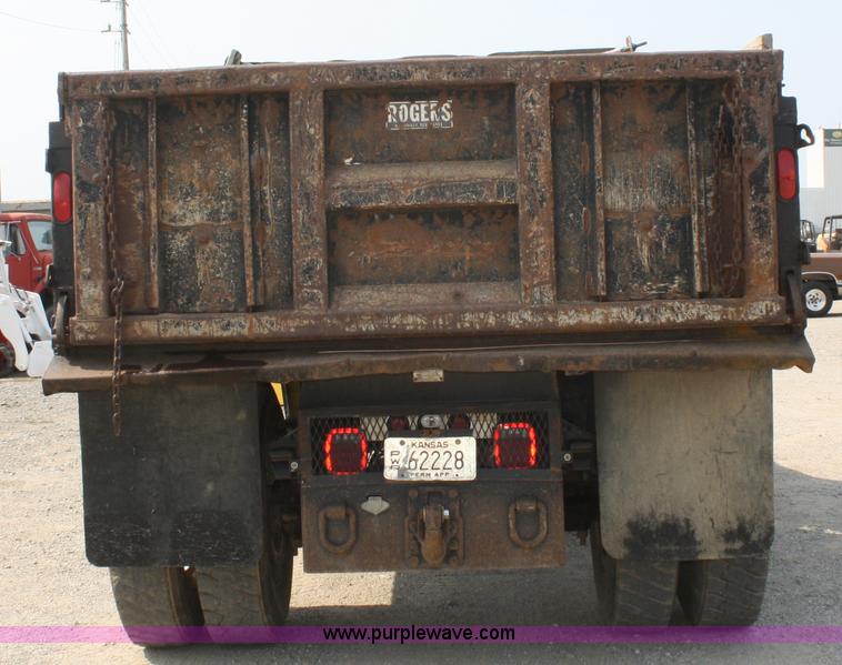image for item B6674 1995 Ford F700 dump truck