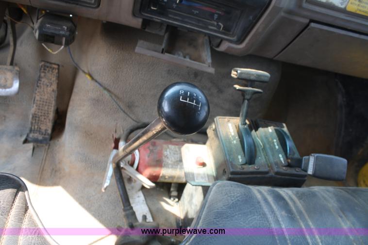 image for item B6674 1995 Ford F700 dump truck