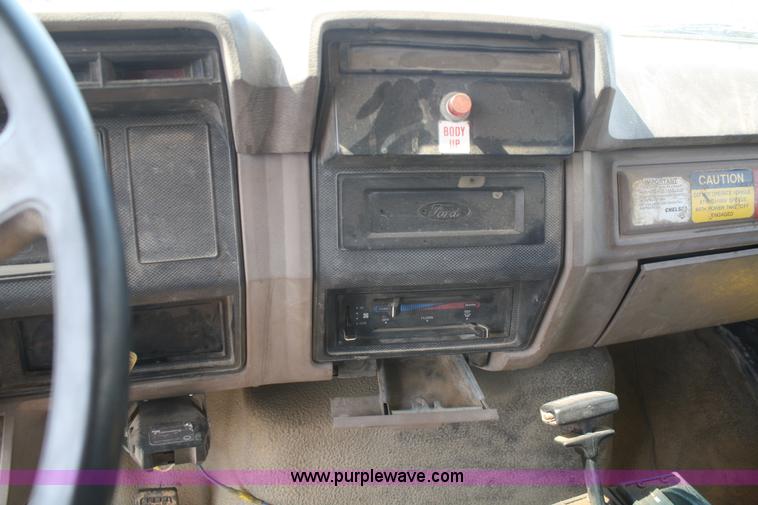 image for item B6674 1995 Ford F700 dump truck