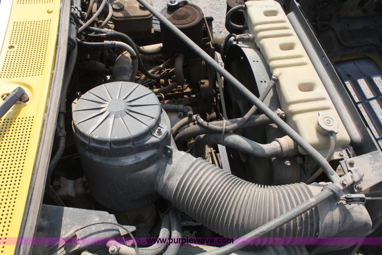 image for item B6674 1995 Ford F700 dump truck