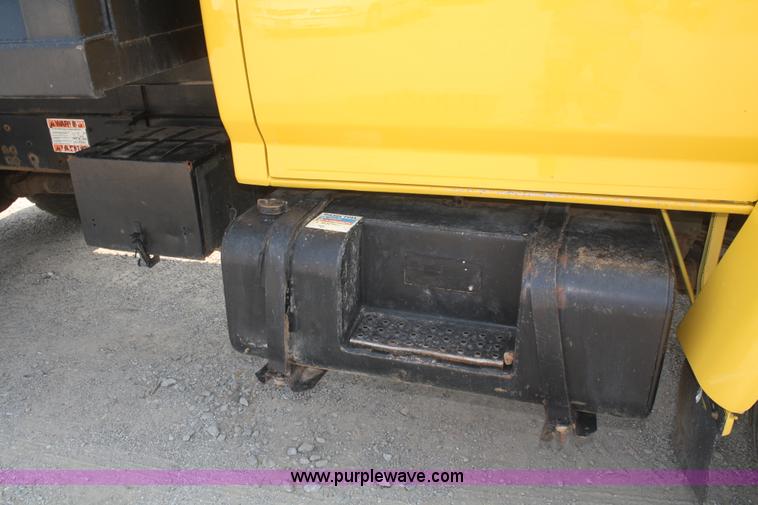 image for item B6674 1995 Ford F700 dump truck
