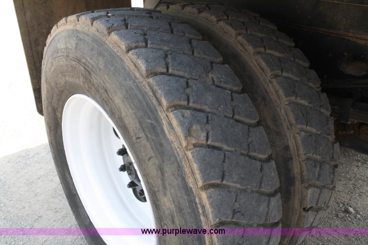 image for item B6674 1995 Ford F700 dump truck