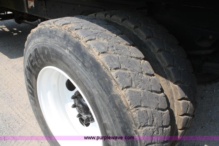 image for item B6674 1995 Ford F700 dump truck