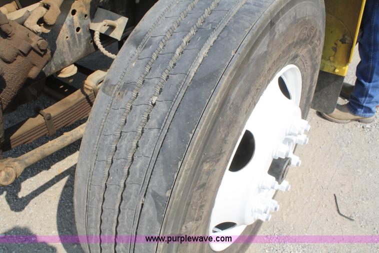 image for item B6674 1995 Ford F700 dump truck