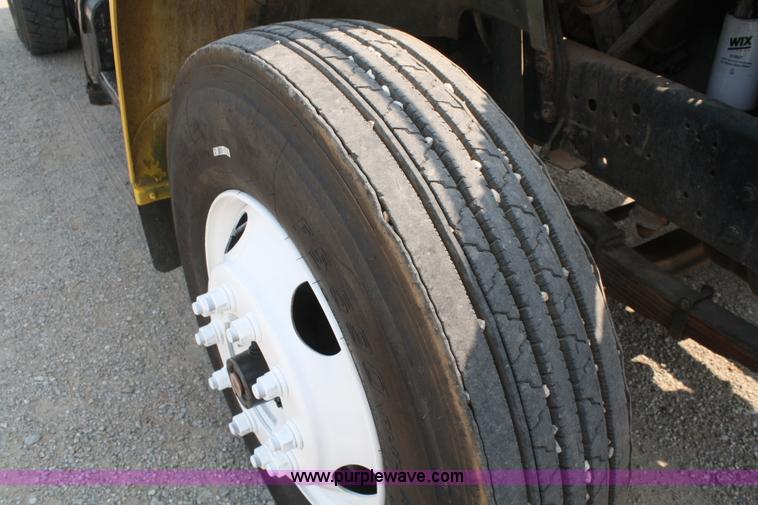 image for item B6674 1995 Ford F700 dump truck