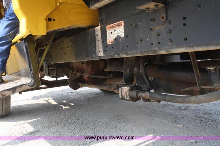 image for item B6674 1995 Ford F700 dump truck