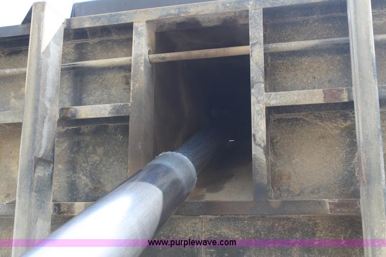 image for item B6674 1995 Ford F700 dump truck