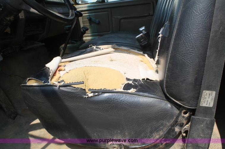 image for item B6674 1995 Ford F700 dump truck