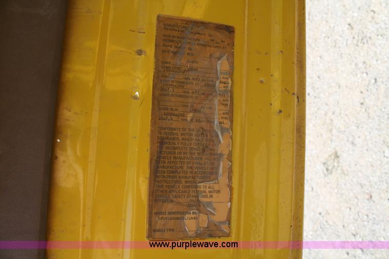 image for item B6674 1995 Ford F700 dump truck