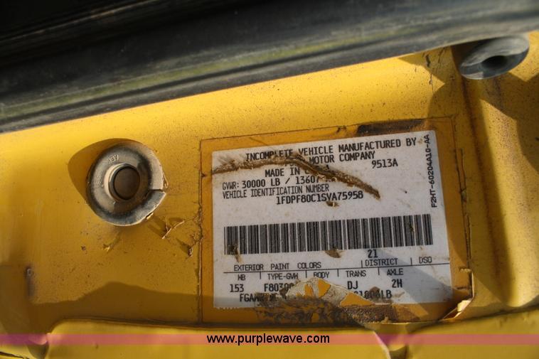 image for item B6674 1995 Ford F700 dump truck